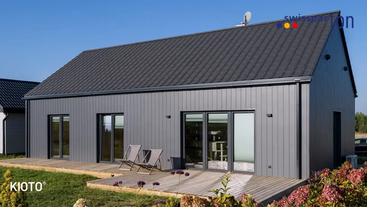 Betonová střešní taška swissporTON KIOTO Planar grafitová – realizace