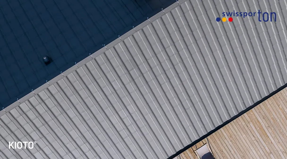 Betonová střešní taška swissporTON KIOTO Planar grafitová – realizace