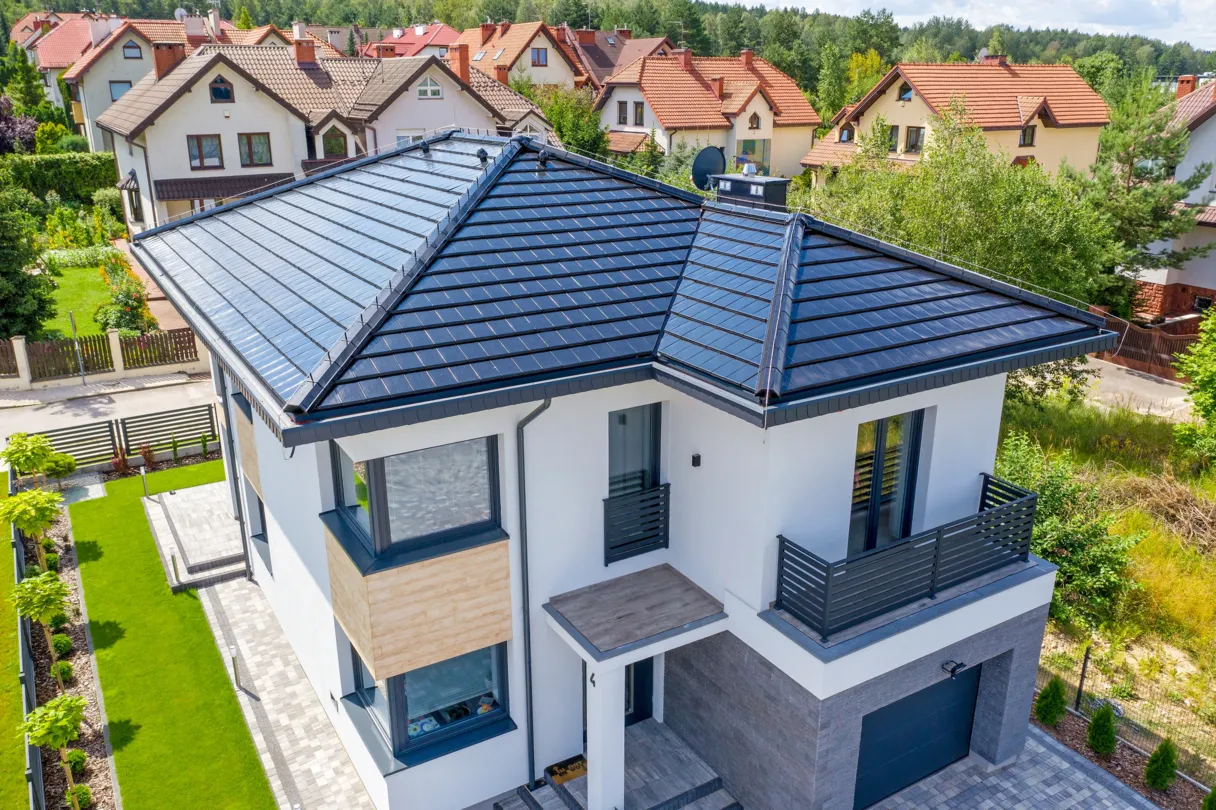 Plochá taška nebo taška s vlnou? Vybíráme ideální střešní krytinu