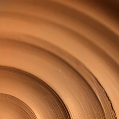 Měděně červená engoba