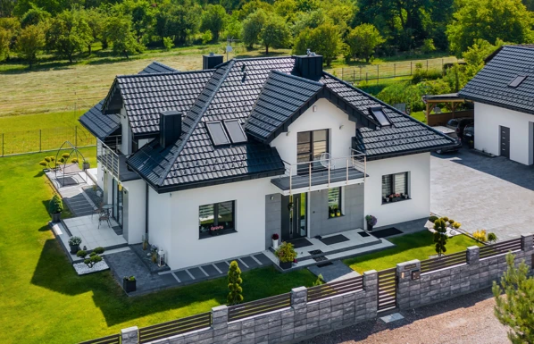 Keramické střešní tašky swissporTON – odolnost, elegance a funkčnost
