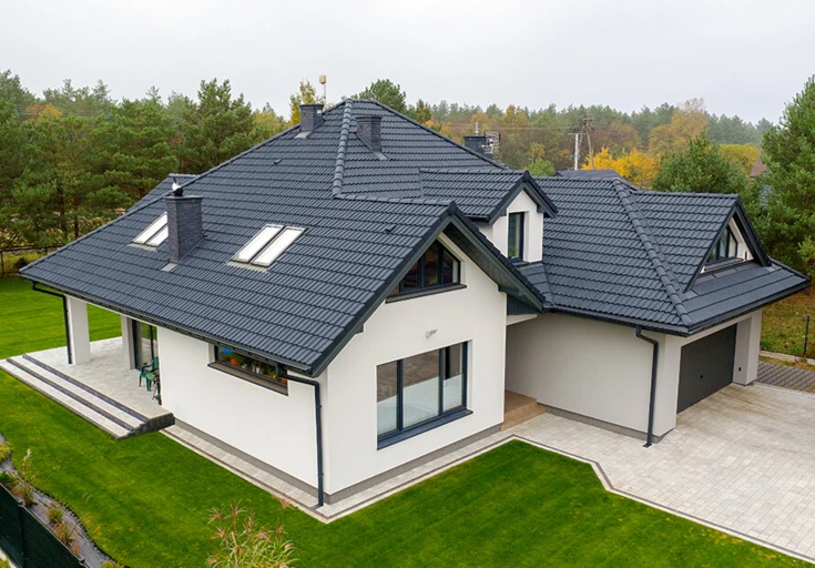 Sklon střechy – jak ovlivňuje výběr střešní krytiny?